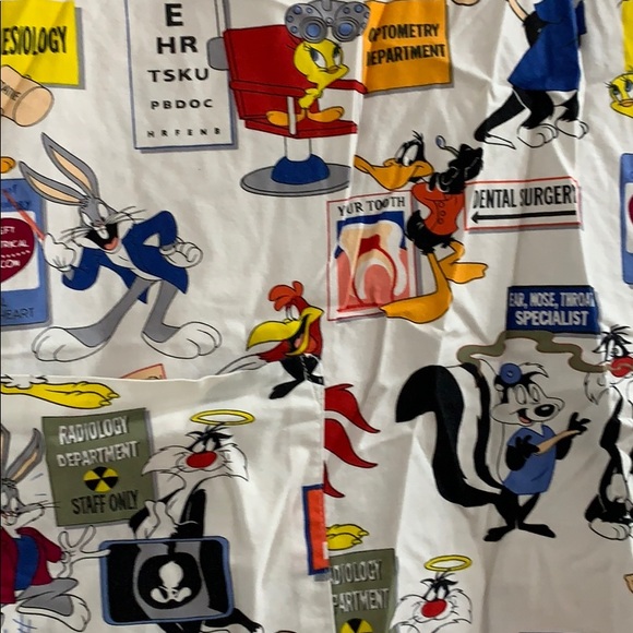 Looney Tunes (Warner Bros.) Scrub Top - Picture 2 of 3
